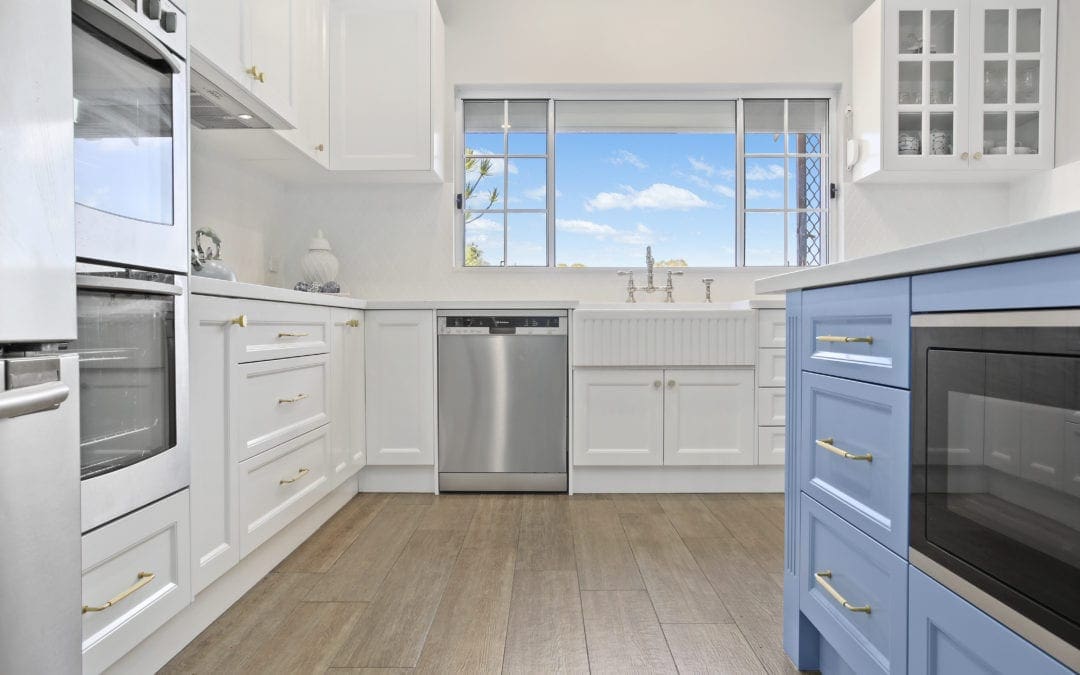 Hamptons Kitchen or Coastal Hamptons: How to Pick the Right One for Your Home