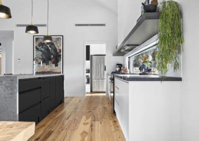 Polyurethane Kitchen with sharknose handles in Bundanoon